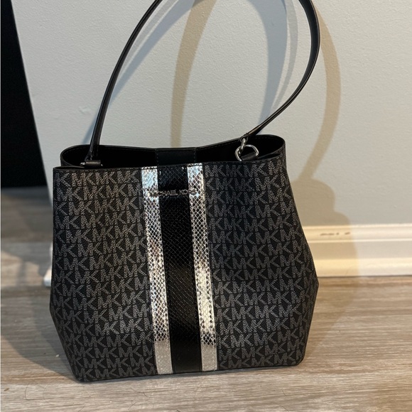 Michael Kors Black and Silver Shoulder Bag - Picture 1 of 1